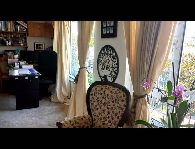 6 BEDROOM TOWNHOUSE FOR SALE IN MANORS